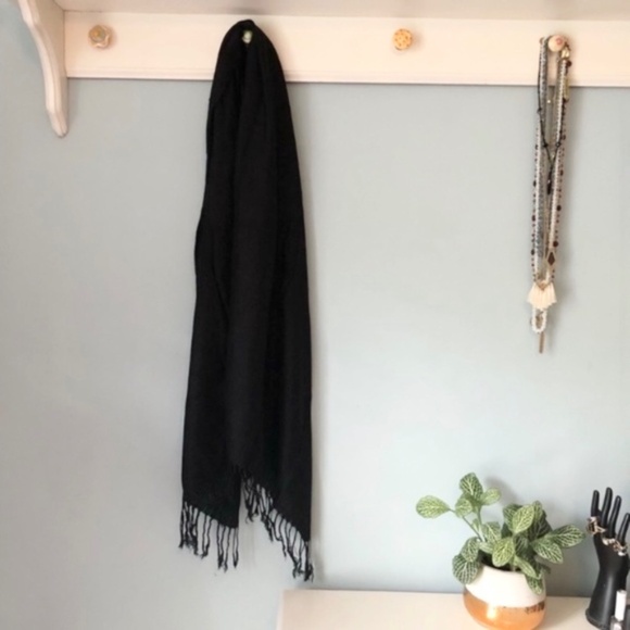 Black Acrylic Tassel Scarf - Picture 2 of 3